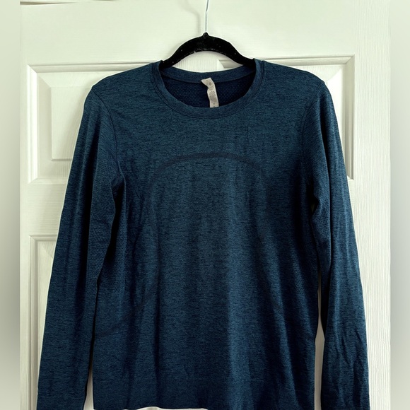 Lululemon Swiftly Tech Relaxed Long Sleeve Size 6 Navy - Picture 4 of 8